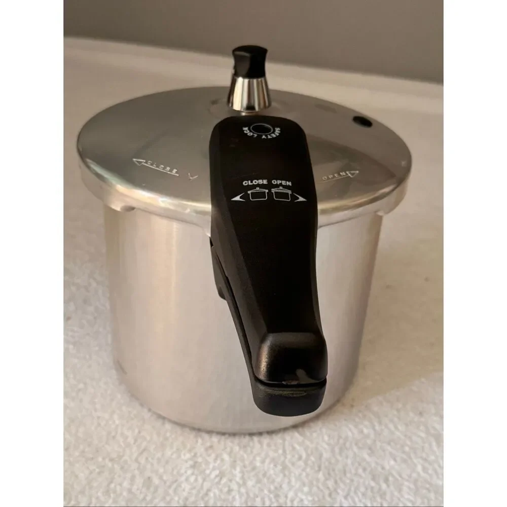 Denmark Pressure Cooker 6Quart / 5.6 Liter Polished Aluminum Model Y20-7(6)-00